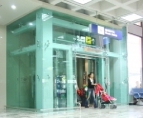 현대엘리베이터가 김포공항 청사내에 국내 최대 규모인 45인승 누드 엘리베이터를 설치했다고 30일 밝혔다.