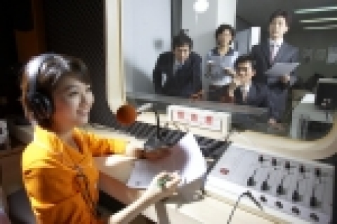 '한국 점자도서관 나눔회'와 '강서 점자도서관 나눔회'를 통해 낭독봉사를 실천해 온봄온 아나운서 아카데미에서 전문 방송인 교육을 받은 예비 아나