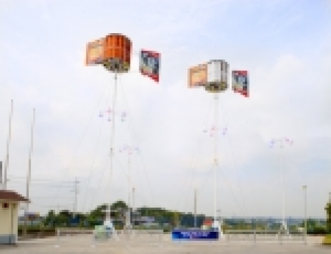 케이알이 최근 자체 상용화에 성공한 5㎾급 독립전원용 풍력발전기가 평택공장 내에 설치되어 전기를 생산, 가로등의 불을 밝히는 모습