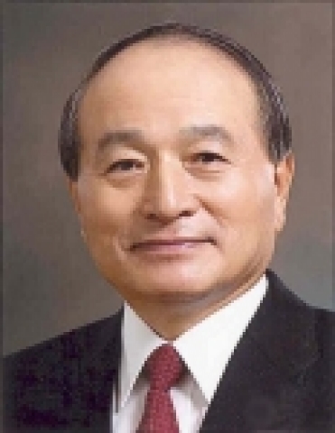 오 명 전부총리 겸 과학기술부장관이 건국대 17대 총장으로 9월 1일 오전 11시 교내 새천년관 대공연장에서 취임식을 갖는다.