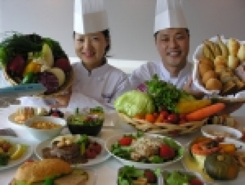대한항공이 오는 9월 1일부터 미주 및 유럽 노선 일등석 및 프레스티지석을 대상으로 유기농 채소류 및 곡물류를 사용한 웰빙 기내식을 선보인다. 유기농 식자재가 사용되는 메뉴는 양상