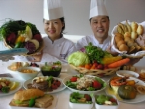 대한항공이 오는 9월 1일부터 미주 및 유럽 노선 일등석 및 프레스티지석을 대상으로 유기농 채소류 및 곡물류를 사용한 웰빙 기내식을 선보인다. 유기농 식자재가 사용되는 메뉴는 양상