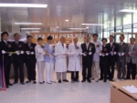 에덴요양병원이 지난 9월 1일 병원장을 비롯한 임원들과 직원들이 참석한 가운데 영양과 조리실 리모델링 완공예배를 드렸다.