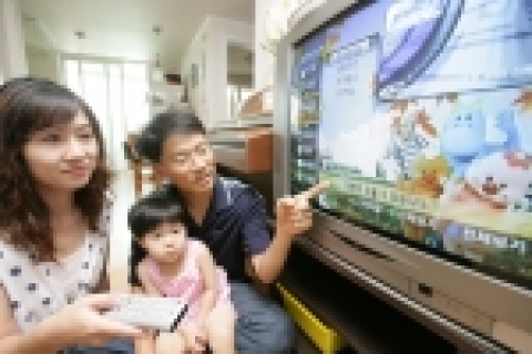 KT(대표이사 남중수/www.kt.co.kr)는 9월부터 “홈엔”서비스의 브랜드명을 “메가패스TV”로 변경하고 최신영화, TV드라마와 교육용 컨텐츠 등 영상 컨텐츠를 대폭 보강했다