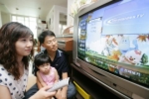 KT(대표이사 남중수/www.kt.co.kr)는 9월부터 “홈엔”서비스의 브랜드명을 “메가패스TV”로 변경하고 최신영화, TV드라마와 교육용 컨텐츠 등 영상 컨텐츠를 대폭 보강했다