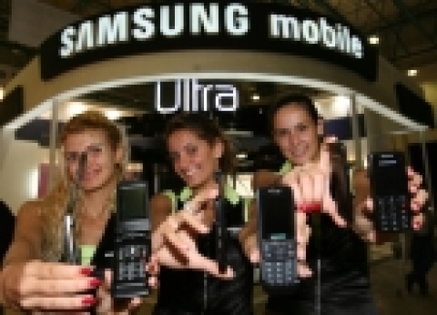 삼성전자가 터키 이스탄불에서 5일부터 10일까지 열리는 중앙 아시아최대 IT 전시회 '세빗 유라시아 2006'에 참가해 첨단 휴대폰과 이동통신 기술을 뽐낸다. 삼