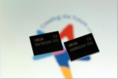 삼성전자가 이번 달부터 양산 시작하는 1GB 및 2GB(Giga Byte) 모비낸드(moviNANDTM) 제품