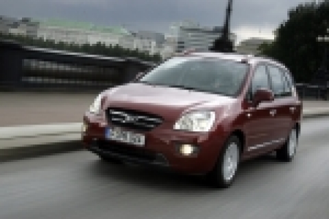 기아자동차는 최근 유럽 및 아중동 지역 자동차 전문기자단 320명을 독일 함부르크 지역으로 초청해 이달부터 해외시장에 본격 판매에 들어가는 『뉴카렌스』의 대규모 현지 시승회를 개최