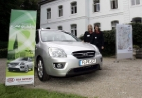 기아자동차는 최근 유럽 및 아중동 지역 자동차 전문기자단 320명을 독일 함부르크 지역으로 초청해 이달부터 해외시장에 본격 판매에 들어가는 『뉴카렌스』의 대규모 현지 시승회를 개최