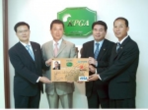 우리은행(은행장 黃永基, www.wooribank.com)은 한국프로골프협회(회장 朴三求, www.koreapga.com)와 전략적 업무제휴를 체결하고 6일부터 협회 회원을 대상으