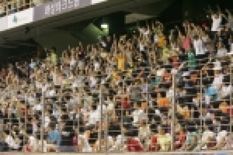 ’06.8.26(토) 포항스틸러스 전용구장에서의 對 광주전 응원 장면