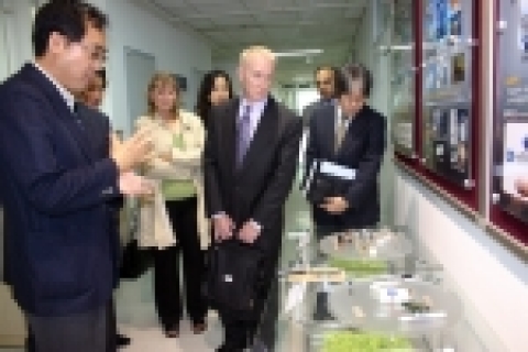 다국적 제약기업 화이자(Pfizer)社의 글로벌연구개발그룹 봄만(B.J. Bormann) 부사장 일행이 9월 8일 오전 10시 한국생명공학연구원(생명硏, 원장 이상기)을 방문하였다