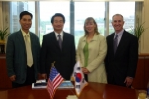 다국적 제약기업 화이자(Pfizer)社의 글로벌연구개발그룹 봄만(B.J. Bormann) 부사장 일행이 9월 8일 오전 10시 한국생명공학연구원(생명硏, 원장 이상기)을 방문하였다