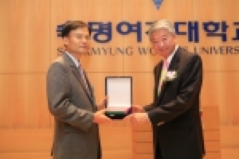 좌측 한국관광공사 강광호 부사장, 우측 차이란(蔡瀾) 한국관광 명예홍보대사