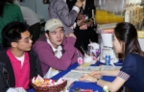 박람회장 상담장면 2