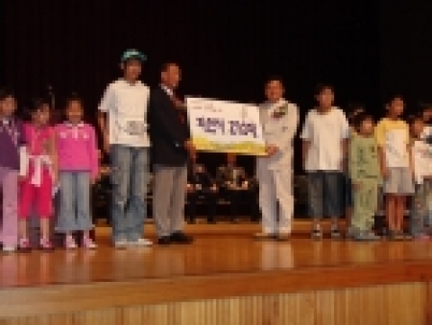 한국철도공사(사장 이철)는 지난 9일 사단법인 ‘자전거에 사랑을 싣고(이사장 박찬석)’와 공동으로 고양지역 아동복지센터 공부방 어린이들에게 중고자전거 270대를 기증했다.