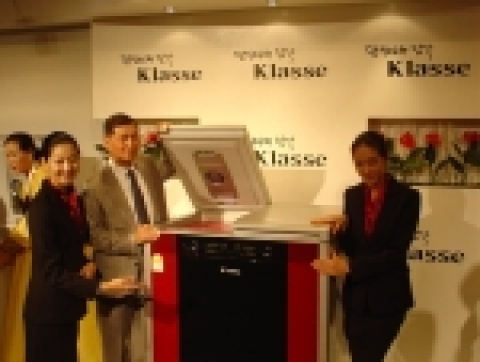 대우일렉은 12일, 서울 프라자호텔에서 이승창 사장, 전속모델 심혜진, 국내 가전 유통점 사장 등 400여명이 참석한 가운데 신개념 김치냉장고 ‘클라쎄(Klasse)' 신