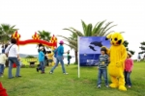 한국관광공사는 제주를 방문한 소아암 어린이들을 위하여 9월 13일(水) 제주 중문단지 옆 중문골프장 해안코스에서 어린이들과 고래와의 만남의 자리를 마련하였다. 