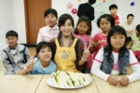 사회복지법인 세이브더칠드런은 탤런트 박선영씨를 세이브더칠드런 홍보대사로 위촉하고 저소득층 어린이들을 위한 방과후 공부방 프로그램에 참여했다고 13일 밝혔다.