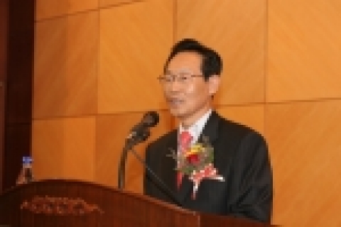 박수영 교수의 은퇴를 축하하는 김봉태 총장의 축사