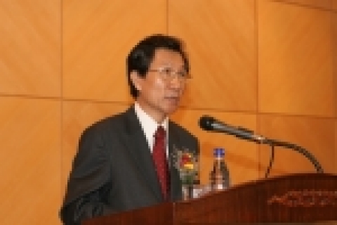 참석한 교수와 학생들에게 고별 강연중인 박수영 교수