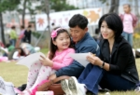 현대중공업에서는 오는 10월 14일(토) 오후 2시 전국 초, 중, 고등학생들과 일반인을 대상으로 백일장을 개최한다.