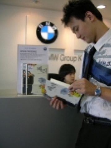 BMW 코리아가 독서의 계절을 맞이하여 9월부터 1년간 생활문화 잡지 <럭셔리>와 공동으로 ‘책 읽는 즐거움’을 나누고자 전국 주요 21개 BMW 전시장 및 서비스센터에