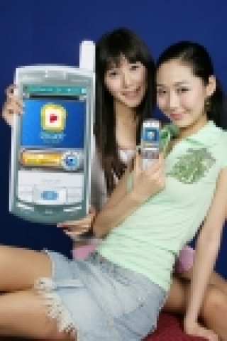 KT는 PDA, PMP, 네스팟 스윙폰 등 휴대용 미디어 단말기로 영화, 드라마 등 동영상을 다운로드 받을 수 있는 “토스트(toest)”서비스를 출시했다고 19일 밝혔다.