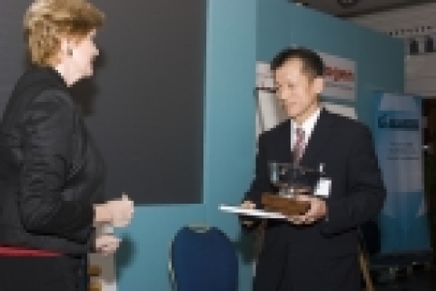 KTF는 WARIA와 WfMC가 공동으로 수여하는 ‘2006 Winners for Global Excellence in BPM & Workflow Awards’에서 ‘BPM 도입 사례’로 아시아&#9642;태평양지역 부문 금상을 수상했다고 20일(수) 밝혔다.
