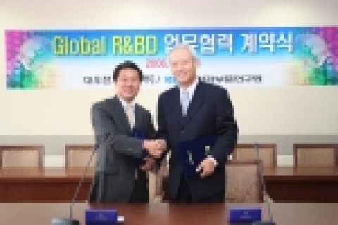 대우전자부품(대표 장동주, 장천민)은 한국전자부품연구원(원장 김춘호)이 세계 최초로 개발, 상용화한 무선통신 원천기술인 ‘바이너리 CDMA’ 및 AMS(자동차미디어서버플랫폼설계기술