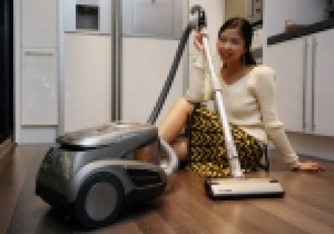 삼성전자는 21일 TV 시청이나 전화 통화에 지장이 없을 정도의 '감성소음'(Sound Quality)을 갖춘 세계 최저소음 백리스(Bagless) 타입 진공청소