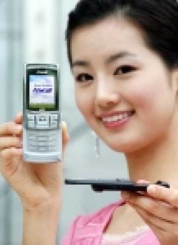 삼성전자가 슬라이드 방식으로 세계 최박형이면서 블루투스 기능을 탑재한 '초슬림 블루투스폰'을 출시한다. 삼성전자가 이번에 선보이는 '초슬림 블루투스폰(S