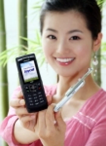 삼성전자가 슬라이드 방식으로 세계 최박형이면서 블루투스 기능을 탑재한 '초슬림 블루투스폰'을 출시한다. 삼성전자가 이번에 선보이는 '초슬림 블루투스폰(S