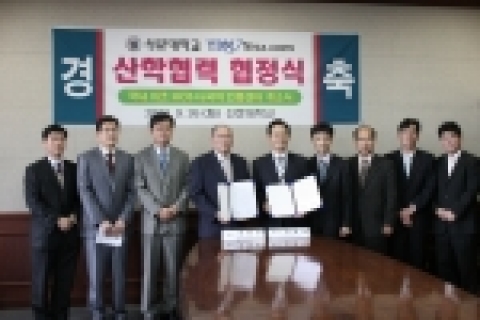 선문대와 (주)YBM시사닷컴과의 협약식 체결 : 사진 왼쪽부터
박인석(선문대 IT교육원 계장), 허태회(선문대 대외협력처장), 송병호(YMB시사 이사), 정영삼(YBM시사닷컴 대