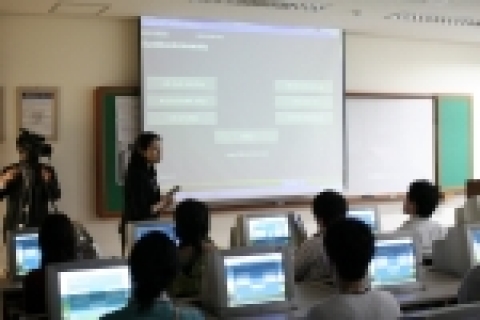 영어,일어,중국어,한국어로 시험보는 학생들