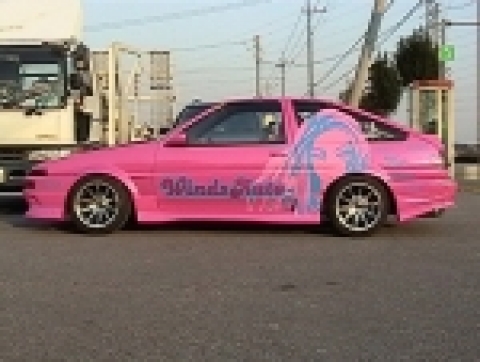 한국타이어는 ‘한국 퍼포먼스 챌린지’ 자동차 경주 대회 5라운드가 열리는 1일 에버랜드 스피드웨이에서 ‘한일(韓日) 드리프트 대전’을 준비했다고 27일 밝혔다. 