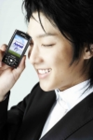 삼성전자가 슬림 슬라이드 디자인에 PDA, 인터넷 접속, 지상파 DMB  등 첨단 기능을 두루 담은 하이브리드형의 신개념 '애니콜 Fx폰'을 출시한다. 삼성전자가