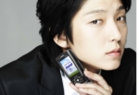 삼성전자가 슬림 슬라이드 디자인에 PDA, 인터넷 접속, 지상파 DMB  등 첨단 기능을 두루 담은 하이브리드형의 신개념 '애니콜 Fx폰'을 출시한다. 삼성전자가