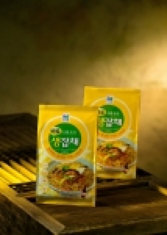 대상 청정원은 10분 안에 맛있는 잡채를 만들어 먹을 수 있는 “청정원 바로생잡채”를 내놨다.
