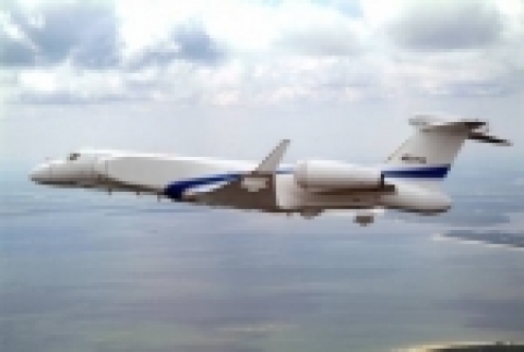 이스라엘 공군에 최근 납품된 조기공중경보기 G550 AEW&C 비행 장면.미국 제너랄 다이내믹스社 자회사인 걸프스팀(Gulfsteam)社가 최근 이스라엘 공군에 납품했고 엘타社가 
