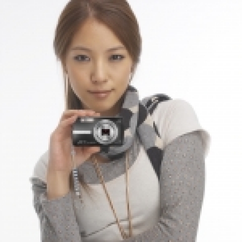 올림푸스한국은 세계 최소·최 경량으로 광학 5배줌을 지원하는 컴팩트형 디지털카메라 ‘Mju(뮤)-750’과 ‘Mju(뮤)-740’을 출시한다고 밝혔다.