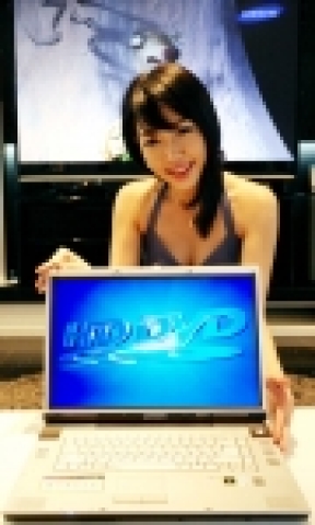 삼성전자가 차세대 광학 드라이브인 HD-DVD를 내장한 17인치 와이드 노트북(모델명:센스 M55 HD-DVD)을 개발 완료해 10월 중순에 출시한다고 밝혔다.