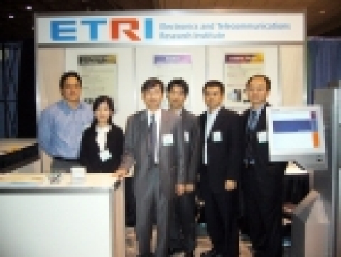 ETRI는 지난주, 미국 볼티모어에서 개최된 2006 Biometric Technology Expo 에서 정보보호연구단 바이오인식기술 연구팀이 개발한 전자여권용 무인단말을 시연, 