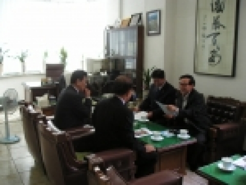 3700지구 대구88로타리 클럽 강중길 회장이 중추절을 맞이하여 대구지부의 생활관을 방문하고 갱생보호대상자를 격려하였다.