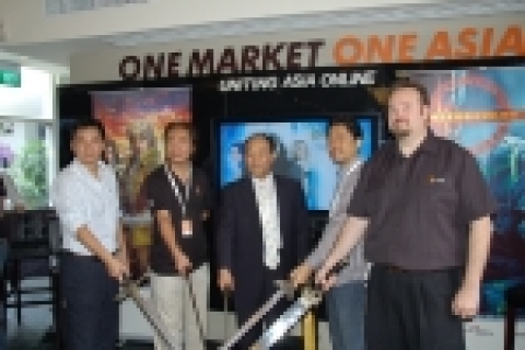 싱가포르 IAH가 주최한 &#039;One Market, One Asia&#039;에서 연설하고 있는 한빛소프트 김영만 회장