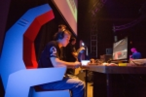 삼성전자 모니터가 「WCG(World Cyber Game) 2006」공식 모니터로 선정되어, 다음달에 예정되어 있는 본선대회에서 활약한다.