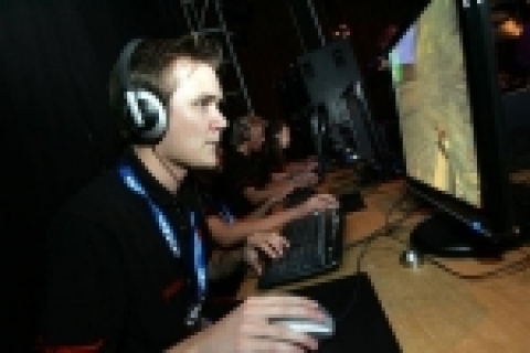 삼성전자 모니터가 「WCG(World Cyber Game) 2006」공식 모니터로 선정되어, 다음달에 예정되어 있는 본선대회에서 활약한다.