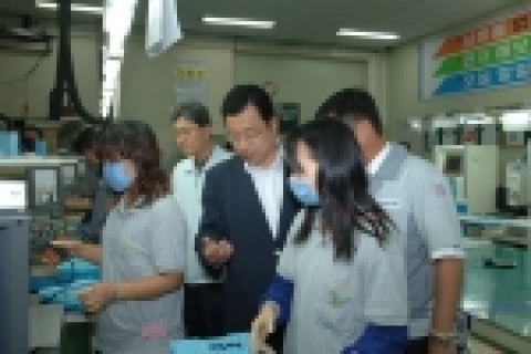 중소기업청장, 추석연휴중 열심히 일하는 중소기업현장방문