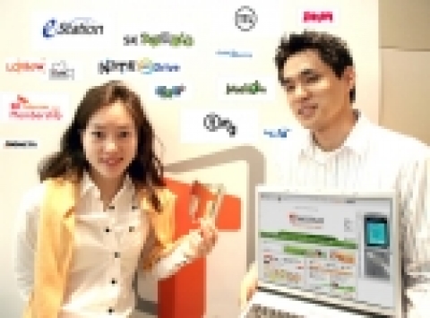 SK텔레콤은 10월 10일부터 기존의 여러 패밀리 사이트들을 통합한 「T  World」(www.tworld.co.kr)를 오픈한다. SK텔레콤 고객들은「T WORLD」를 통해 고객