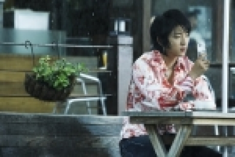 삼성전자는 9일 이준기를 주연으로 내세워 애니콜을 사용하는 한 남자 대학생의 일상생활을 그린 '미니 드라마' 「이준기의 '1인 4색'」을 �